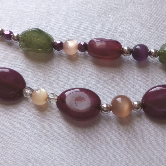 Magenta purple and spring Green beaded double layer silver tone necklace - Picture 8 of 9